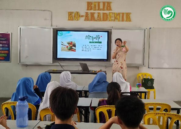 This image has an empty alt attribute; its file name is 2-2.jpg